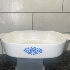 Corningware MACRAME pattern. Highly collectible piece. Like new 8x8.